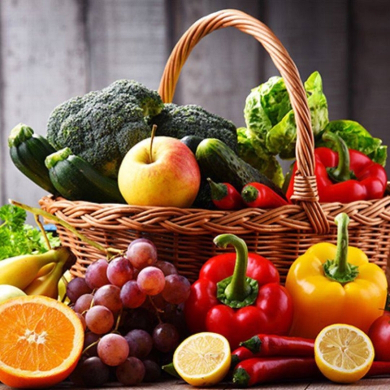 Свежие овощи и фрукты