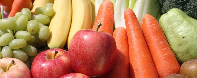 Свежие фрукты и овощи