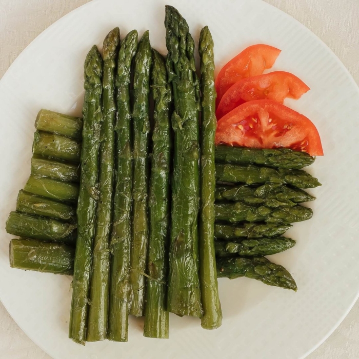 Спаржа с чесноком