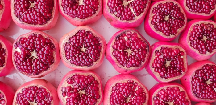 Фрукт розового цвета