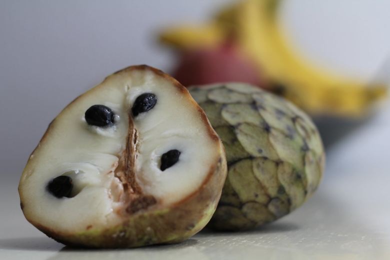 Экзотический фрукт черимойя