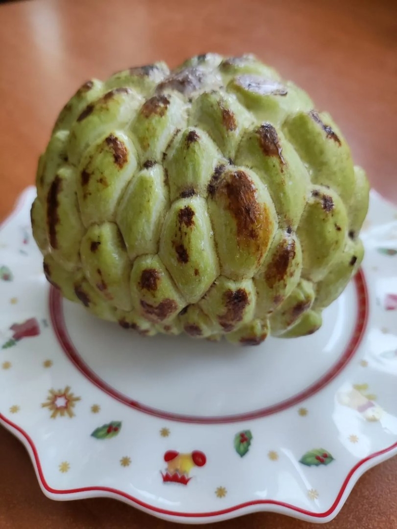 Фрукт сахарное яблоко