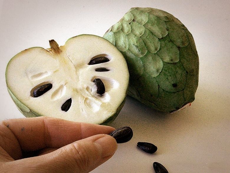 Фрукт сахарное яблоко