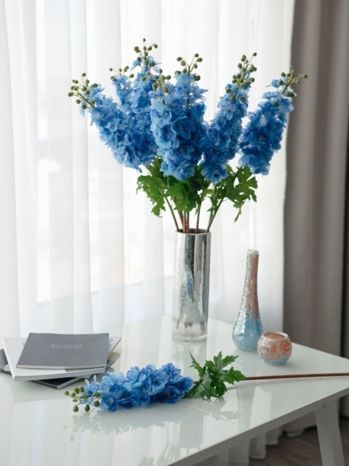 Искусственные цветы дельфиниум