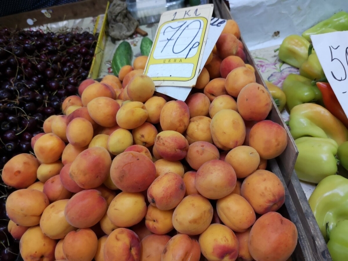 Абрикосы на рынке