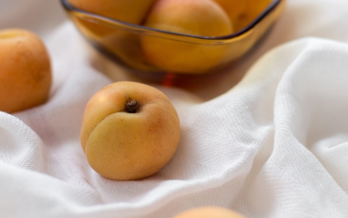 Белые абрикосы