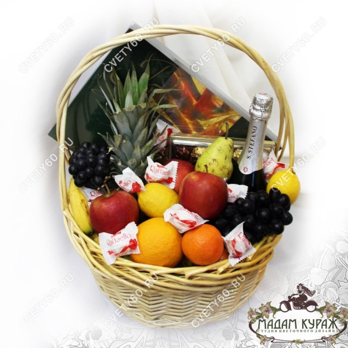 Фруктовая корзина с шампанским