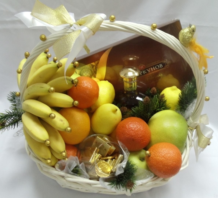 Корзина с фруктами на подарок