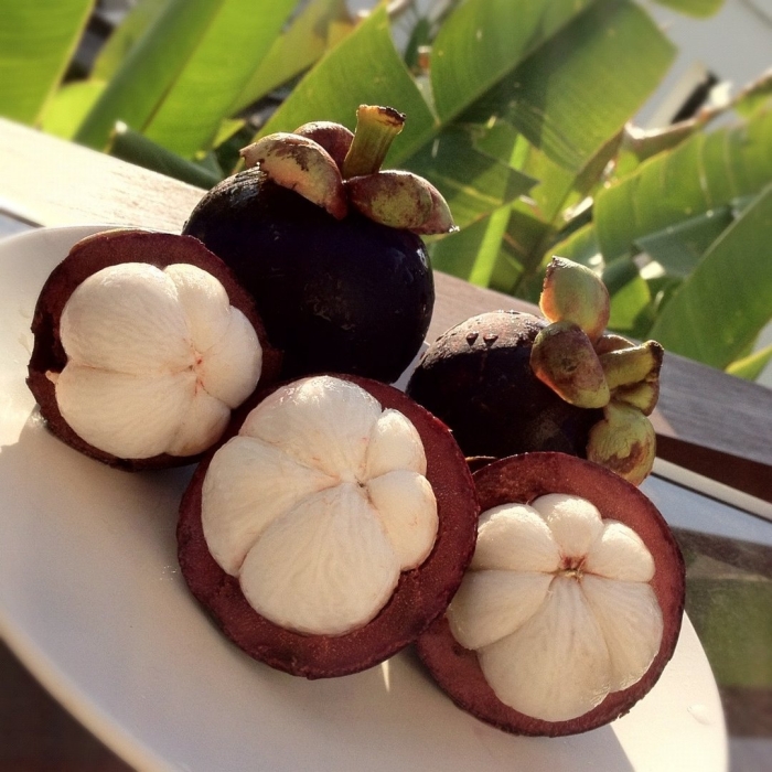 Мангустин фрукт горин