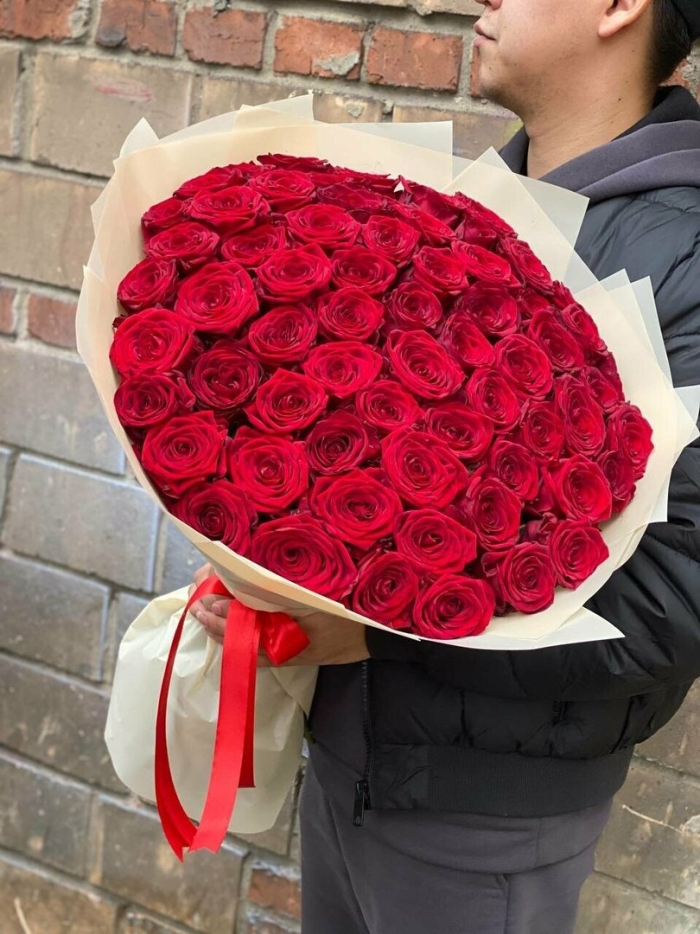 Букет из 65 роз