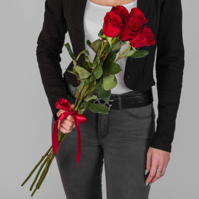 7 красных эквадорских роз 70см