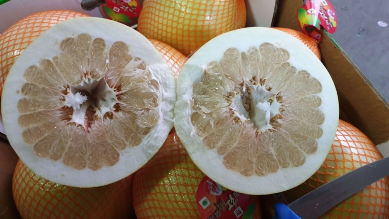 Фрукт помело