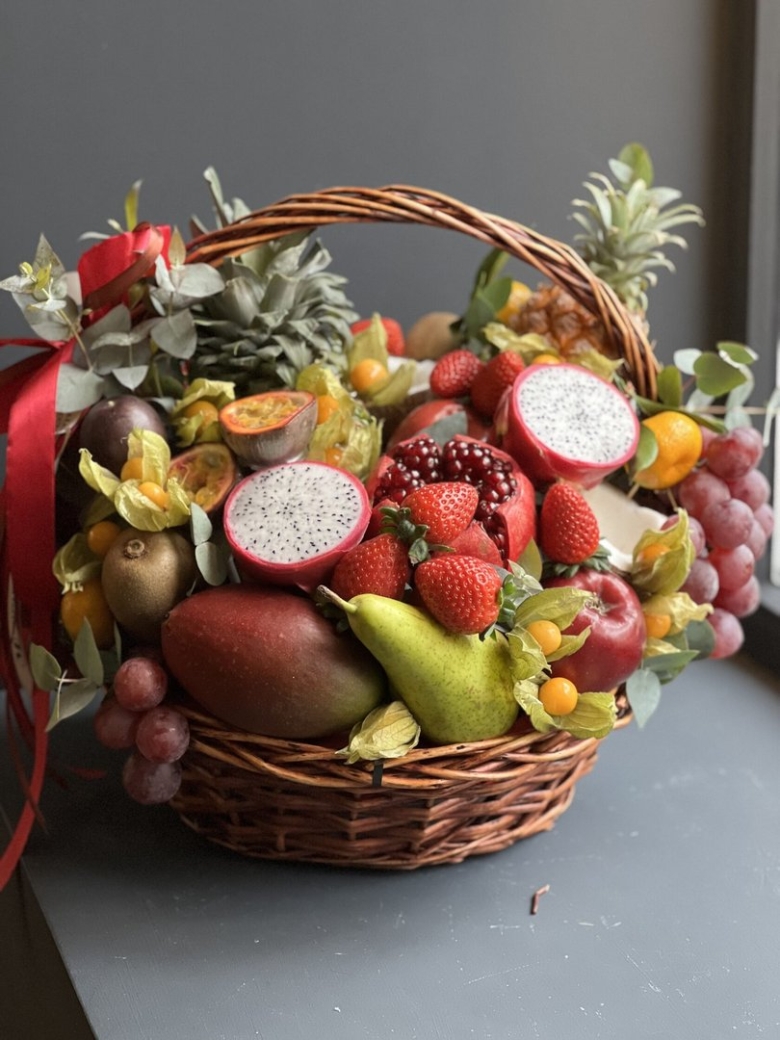 Фруктовый букет в корзинке