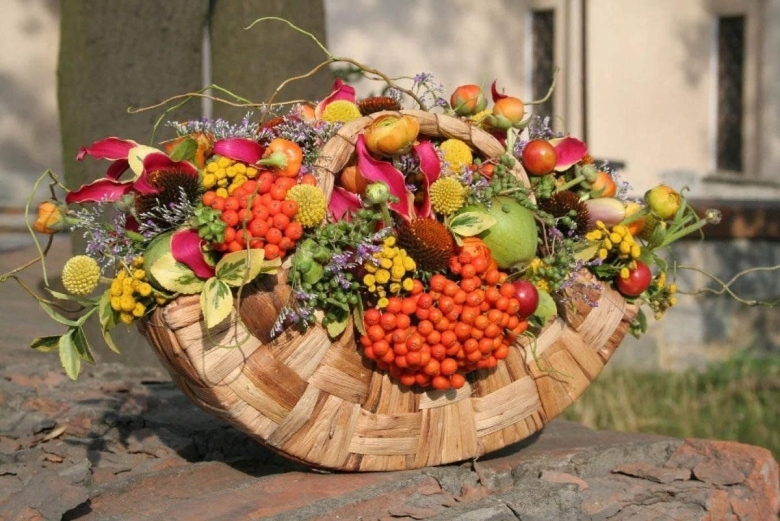 Осенняя композиция в корзине