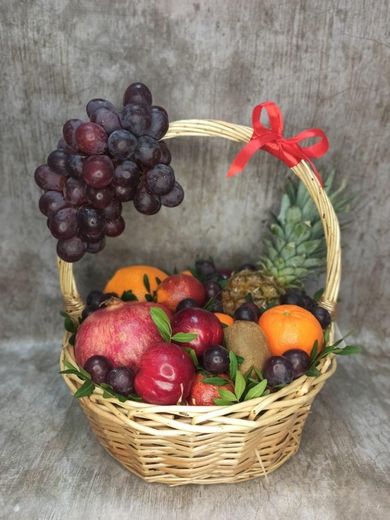 Букет из фруктов в корзинке