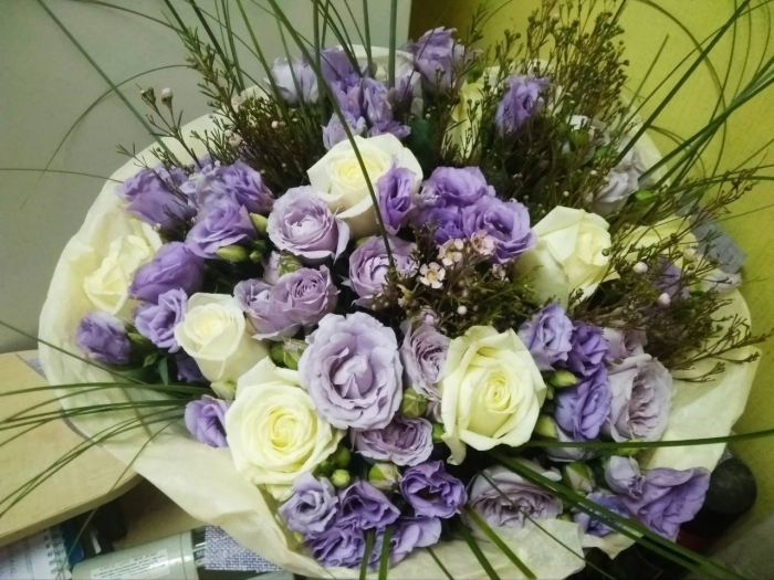 Букет  роза и эустома