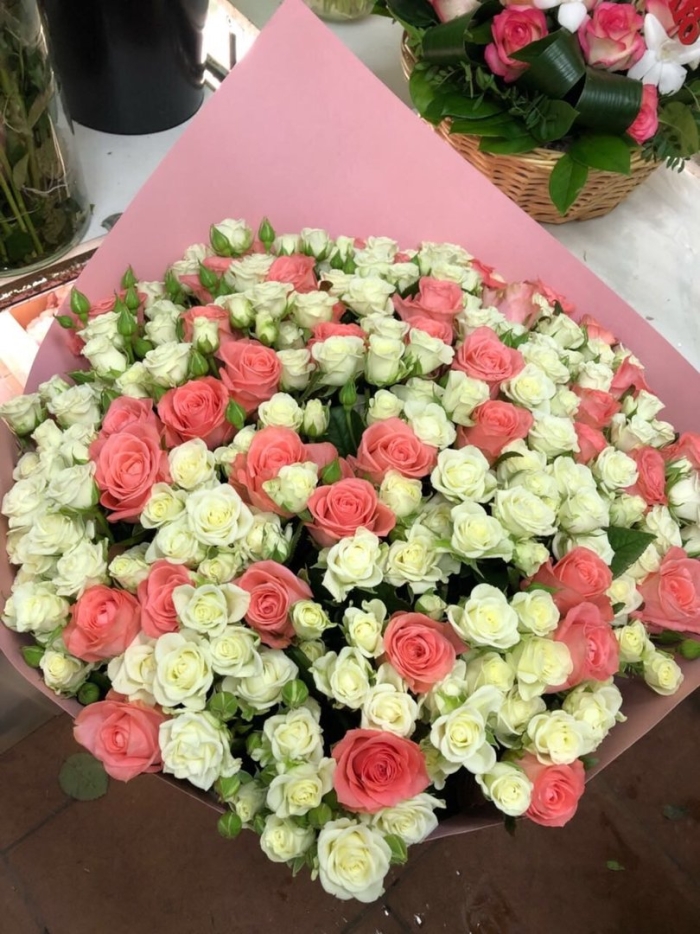 Букет из кустовых роз