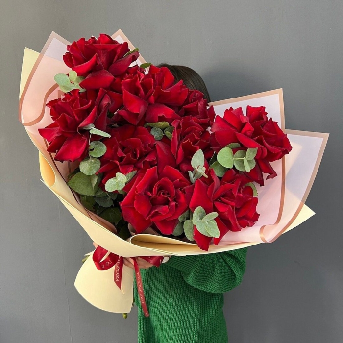 Букет с красными розами