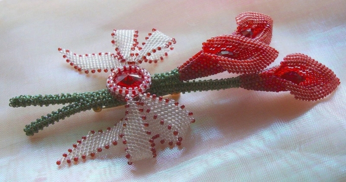 Цветок из бисера