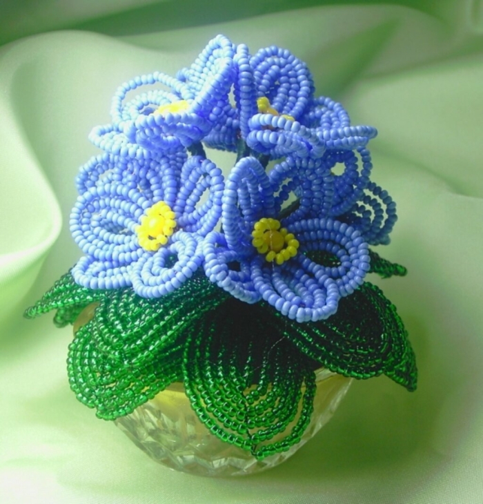 Бисерные фиалки