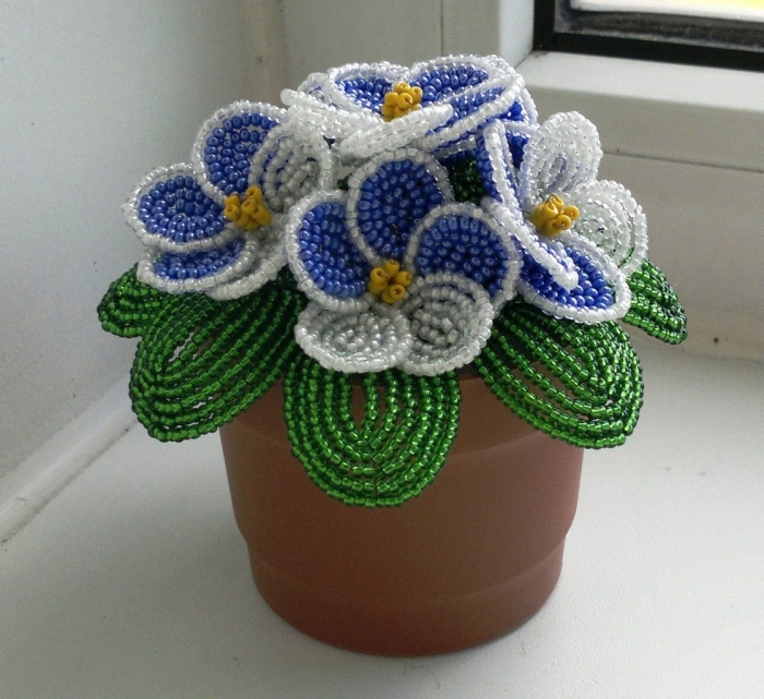 Фиалки бисером