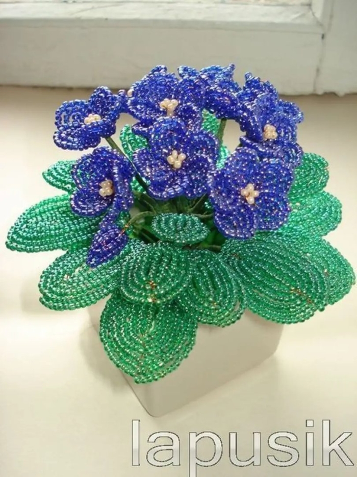 Фиалка из бисера мастер класс