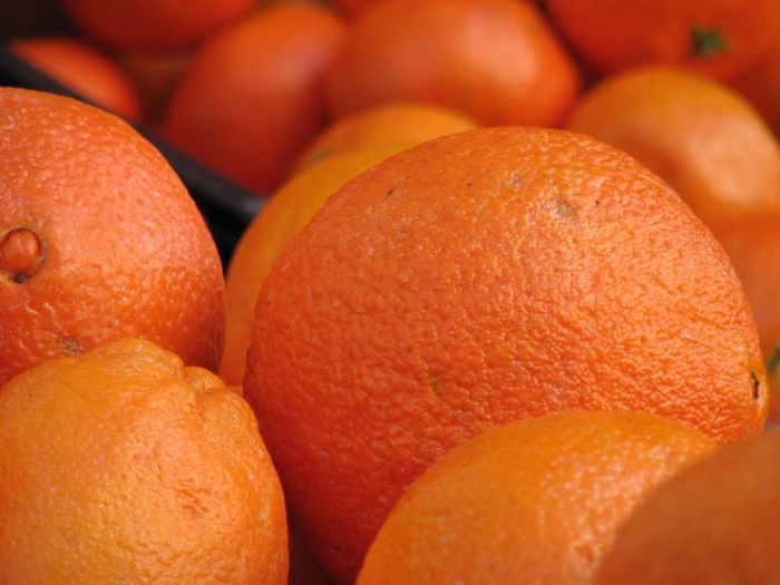 Фрукт оранжевого цвета