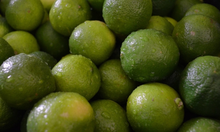 Зеленый цитрусовый фрукт