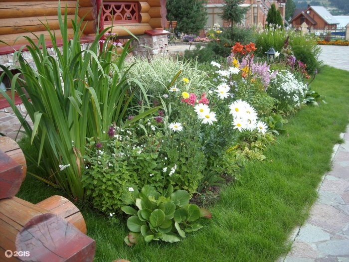 Разбивка цветника на даче