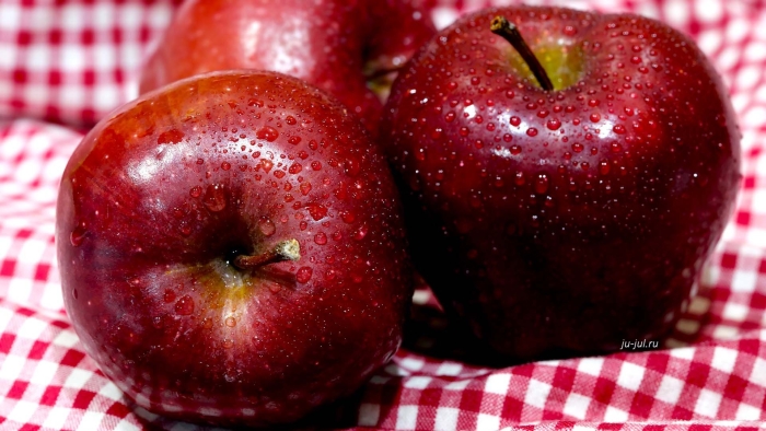 Яблоко красное