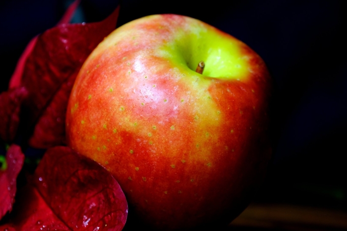 Сочное яблоко
