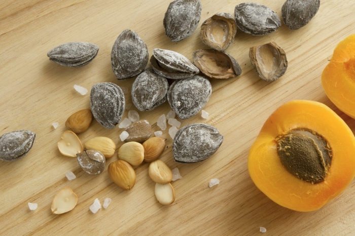 Абрикосовые косточки шурданак