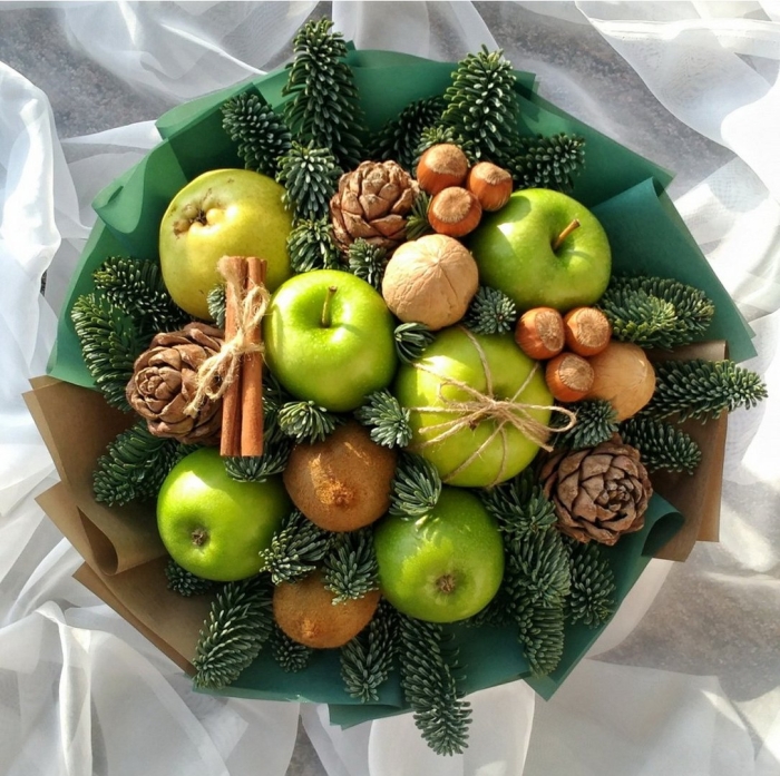Новогодние букеты из фруктов