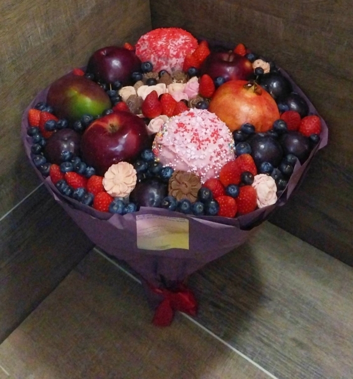 Фруктово ягодно цветочные букеты