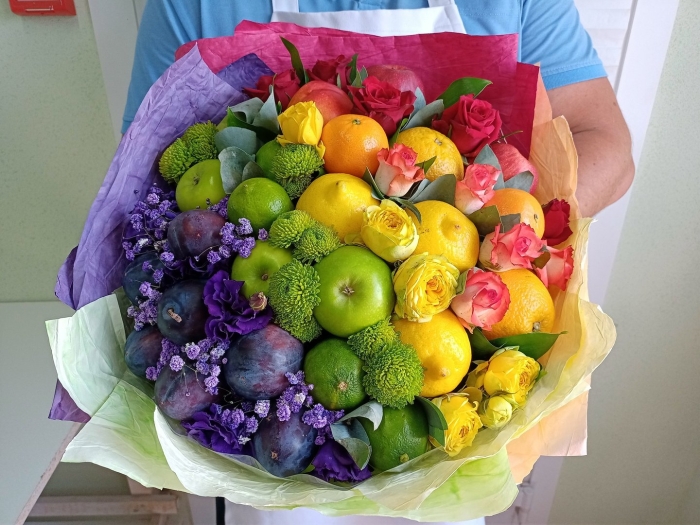 Букеты из цельных фруктов