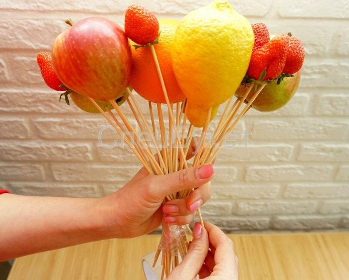 Букет из фруктов своими руками пошагово