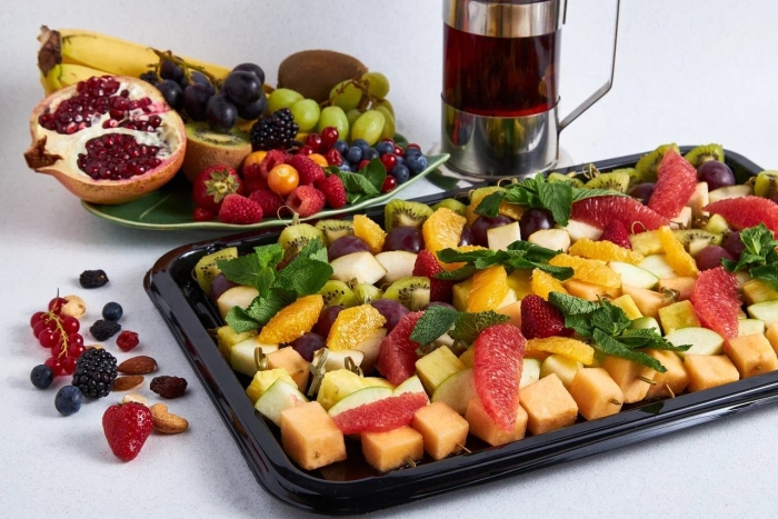 Стол с фруктами