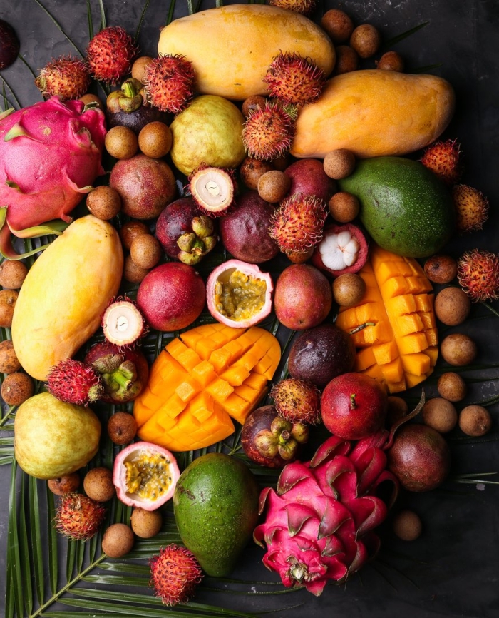 Тропические фрукты манго