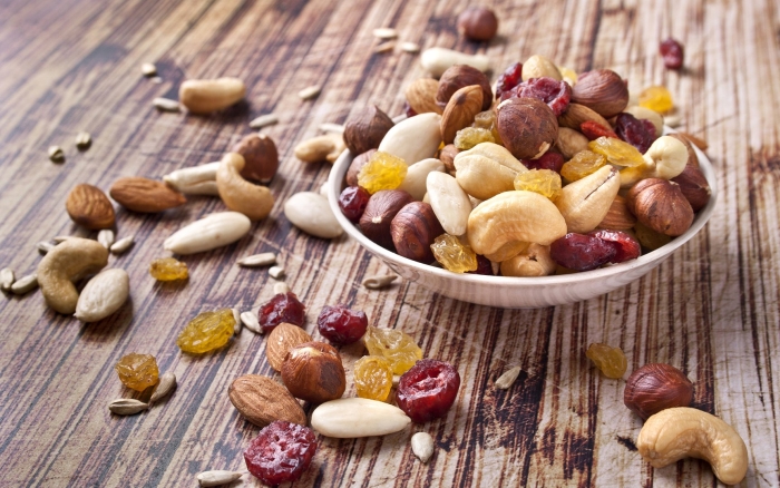 Смесь сухофруктов и орехов