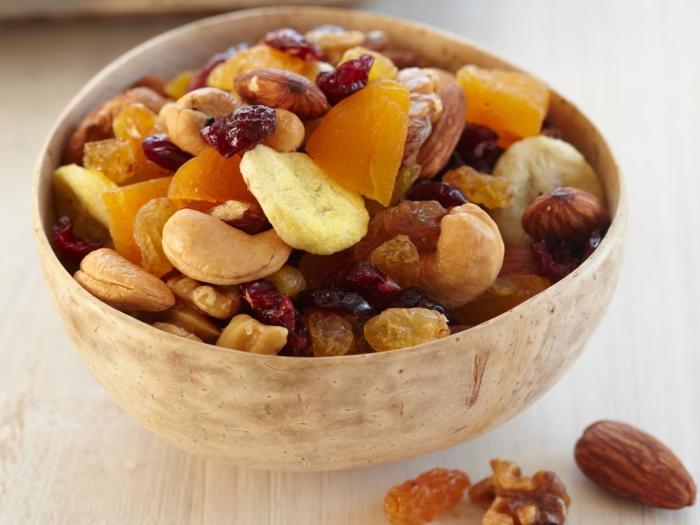 Смесь из сухофруктов и орехов