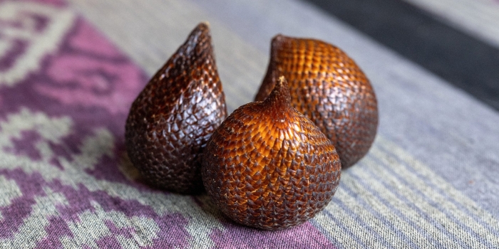 Фрукт со змеиной кожурой