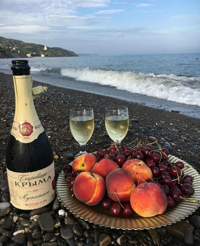 Шампанское и море