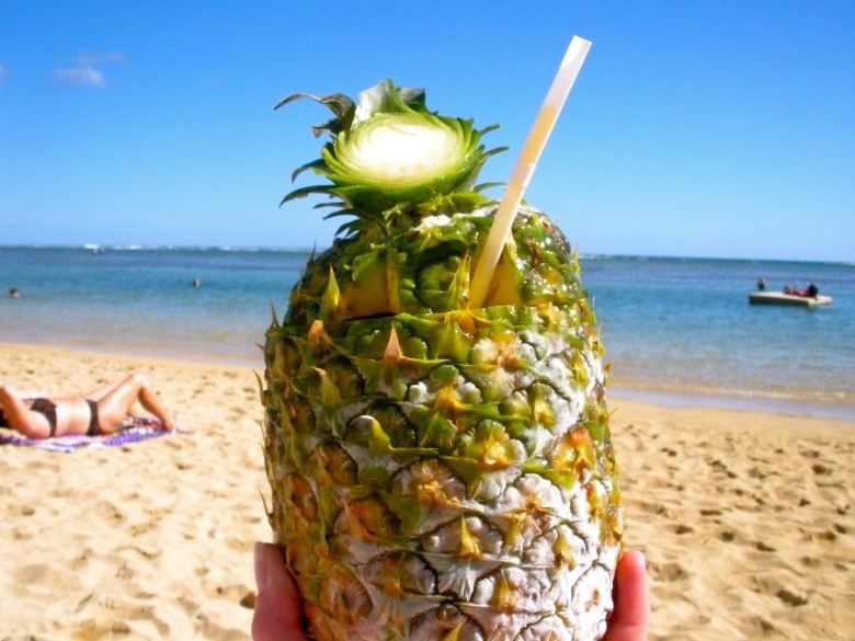 Фотосессия на пляже с фруктами