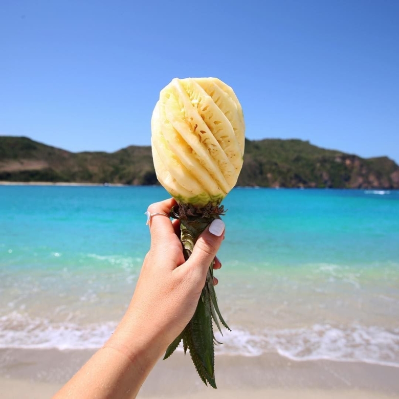 Ананас на море