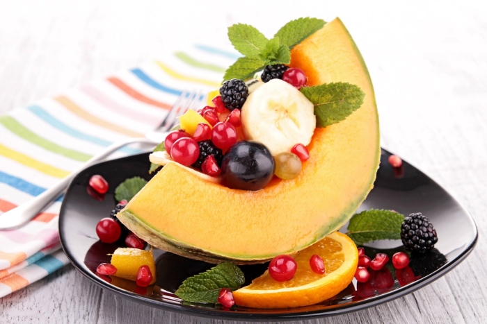 Тарелка с фруктами