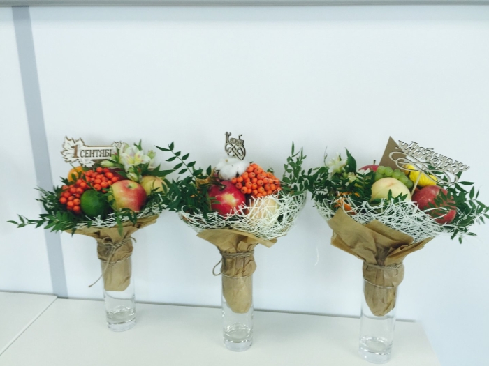 Букет из фруктов на 1 сентября