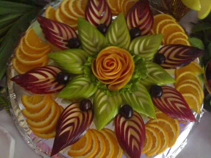 Красиво нарезать фрукты на праздничный стол