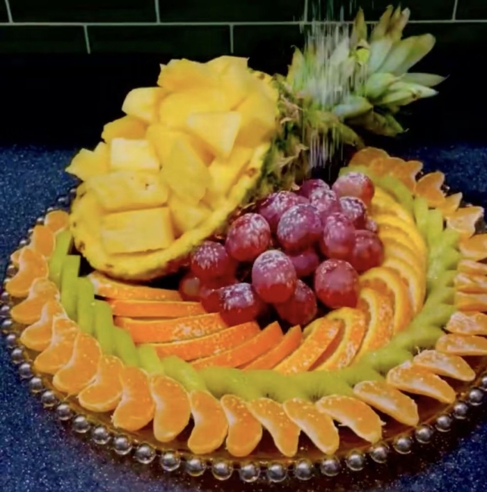 Фруктовая нарезка на праздничный стол с ананасом