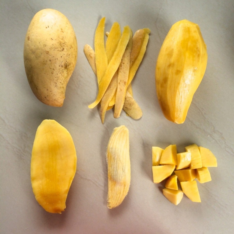 Манго фрукт с косточкой