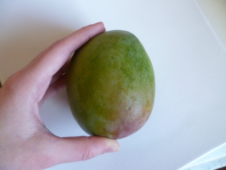 Манго зеленый фрукт